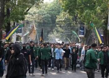 Aksi Unjuk Rasa Mahasiswa di Bandung: Tuntutan, Aksi, dan Dampaknya