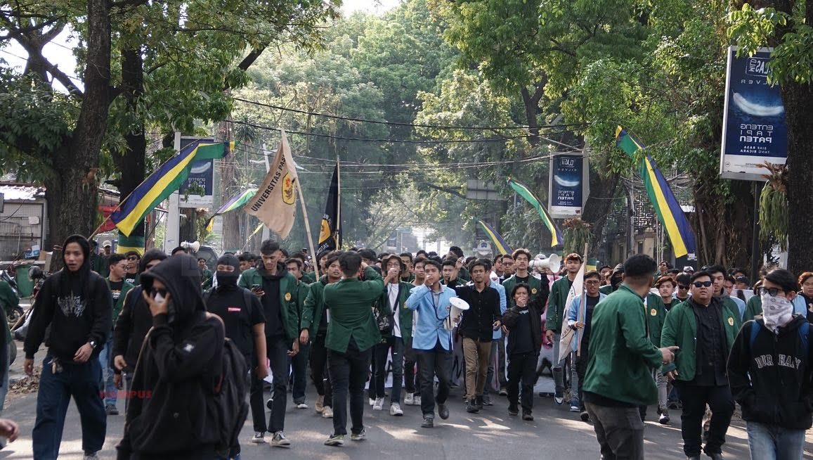 Aksi Unjuk Rasa Mahasiswa Di Bandung: Tuntutan, Aksi, Dan Dampaknya ...