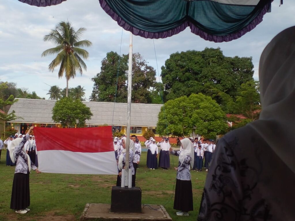 Perayaan Emosional: SMP Negeri Dua Marisa Rayakan Hari Guru Nasional dan Ultah PGRI ke-78