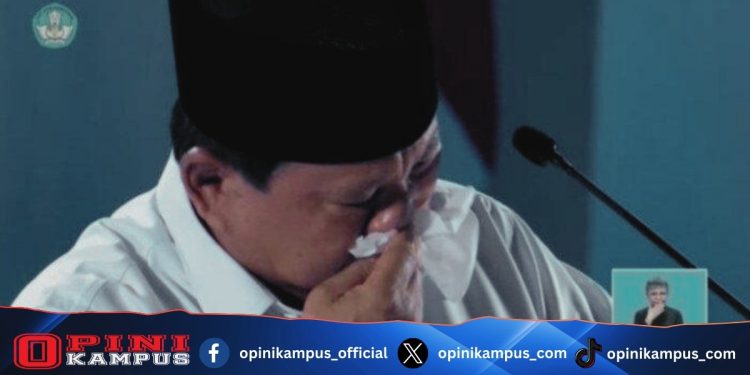 Presiden Prabowo Subianto menangis saat berpidato dalam Peringatan Hari Guru Nasional 2024 yang digelar di Velodrome, Rawamangun, Jakarta Timur pada Kamis (28/11/2024)