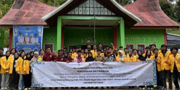 Greenhouse hidroponik tenaga surya mahasiswa Untidar