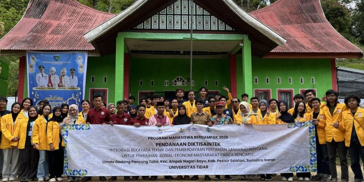 Greenhouse hidroponik tenaga surya mahasiswa Untidar